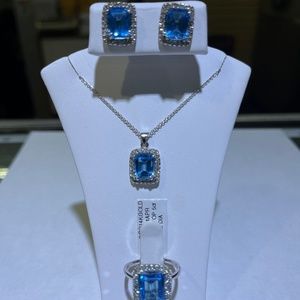 Aquamarine set with diamonds white gold